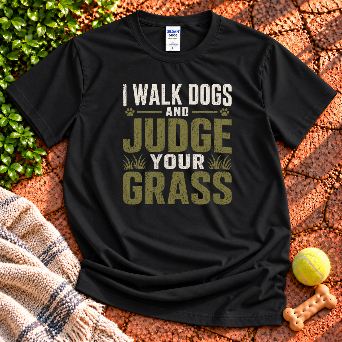 Judge Your Grass dog graphic T-shirt in Black – Wigglebumms